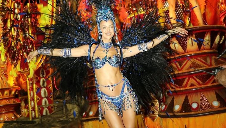 Η εκθαμβωτική εμφάνιση της Irina Shayk στο καρναβάλι του Ρίο ντε Τζανέιρο