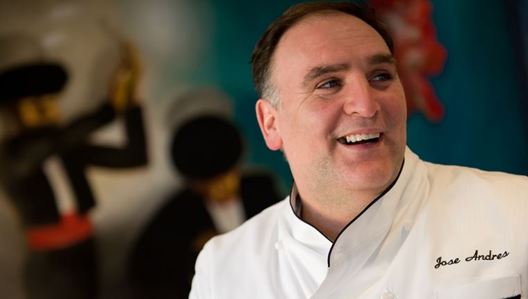 Ο Jose Andres μαγειρεύει για όλους τους σωστούς λόγους