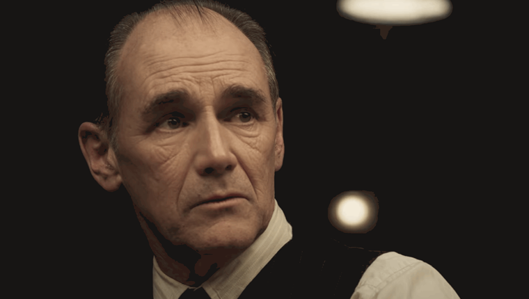 Κι αν το The Outfit είναι το θρίλερ της χρονιάς;