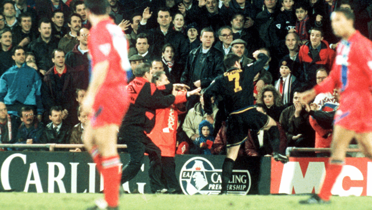 Όταν ο Eric Cantona έριχνε κλωτσιά στον ρατσισμό