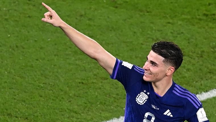 O Julián Álvarez ζει το όνειρό του