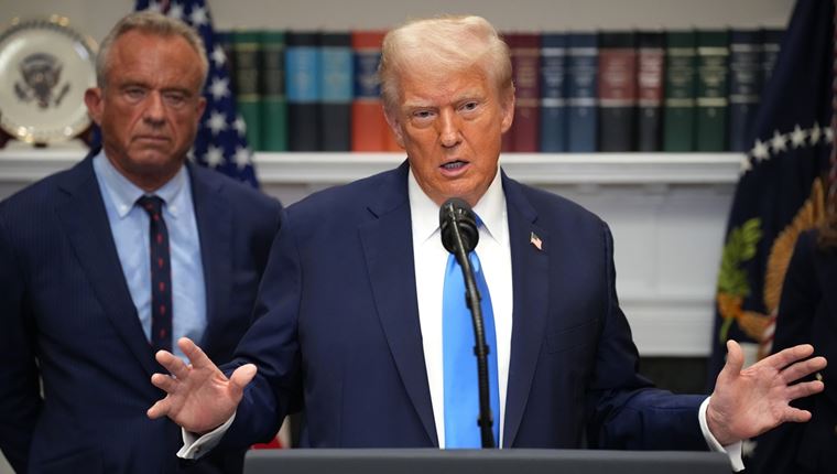 O Trump ισχυρίζεται ότι η παρακεταμόλη προκαλεί αυτισμό, εξοργίζοντας γιατρούς σε όλο τον κόσμο