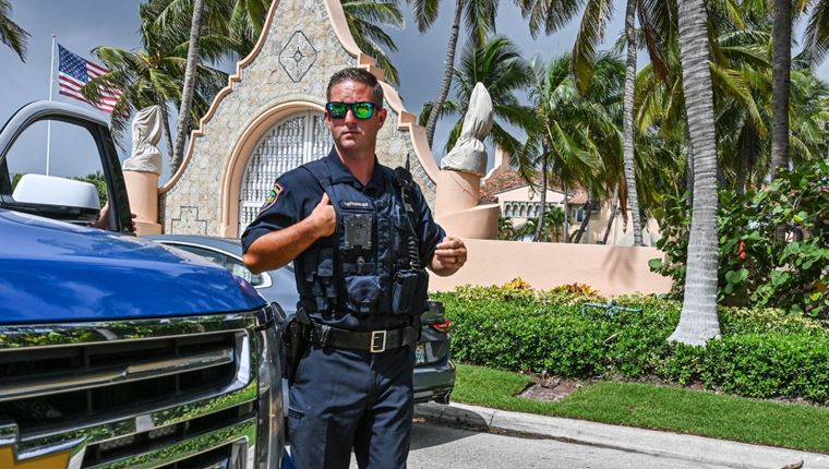 Τι έψαχνε το FBI στο σπίτι του Donald Trump