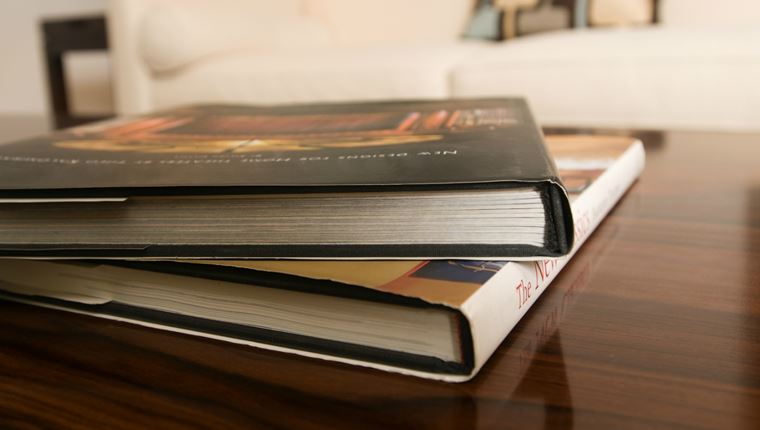 5 coffee table books ιδανικά για το σαλόνι