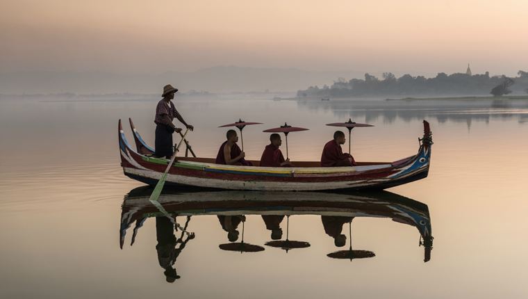 Στις χρυσές παγόδες και τα χωριά της Μιανμάρ