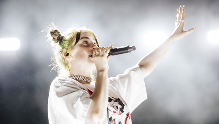Η Billie Eilish και η τέχνη του να είσαι η μεγαλύτερη ποπ σταρ της εποχής σου