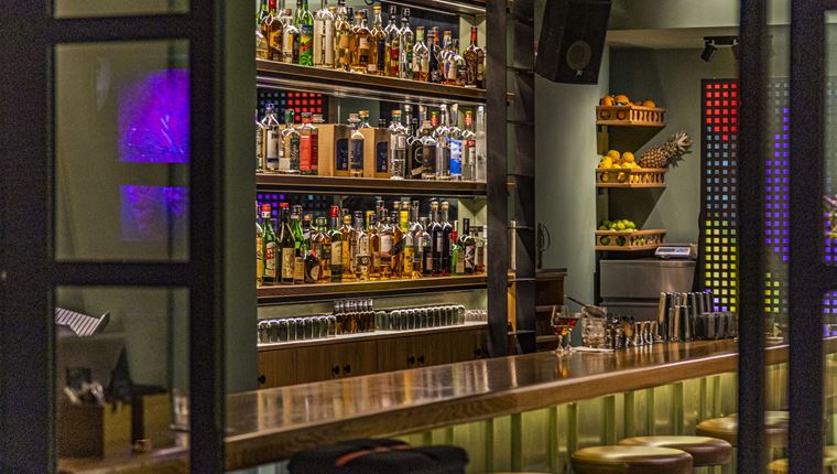 Το αθηναϊκό μπαρ που θα γούσταρε ο Charles Bukowski