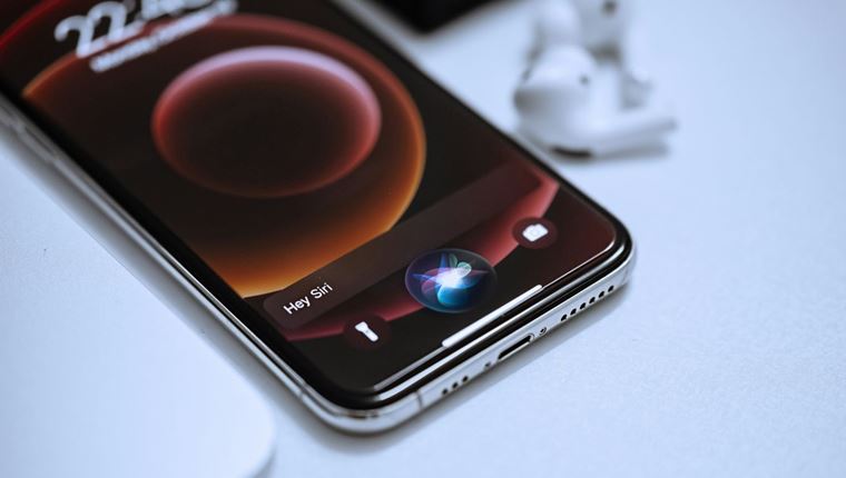 Το Google Gemini θα είναι πλέον η βάση της νέας Siri, της ΑΙ βοηθού της Apple