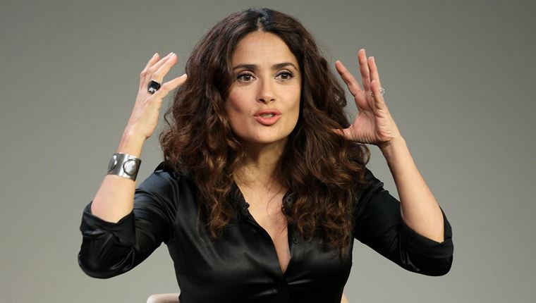 Η bikini selfie της Salma Hayek για τη νέα χρονιά