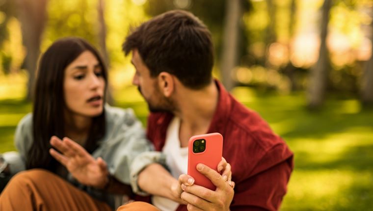 Τι είναι το Σύνδρομο του Οθέλλου και πώς καταστρέφει μια σχέση