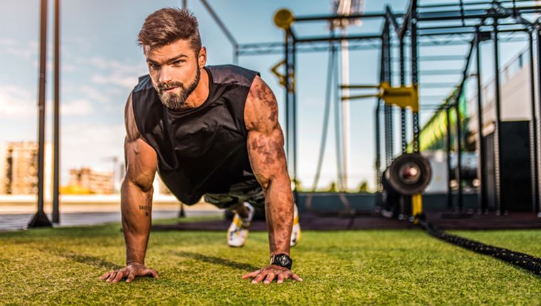 Τρικ από έναν κορυφαίο trainer για περισσότερα push-ups