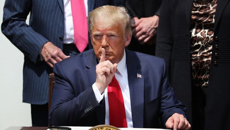 Η δημοτικότητα του Donald Trump καταρρέει