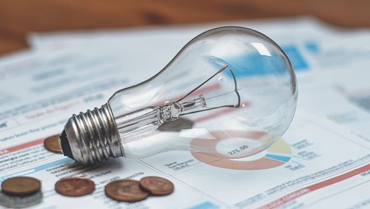 Έξυπνα tips για να εξοικονομήσεις χρήματα στον λογαριασμό του ηλεκτρικού ρεύματος