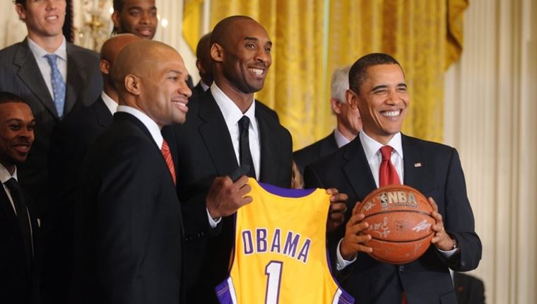 O Barack Obama γλυκοκοιτάζει το NBA