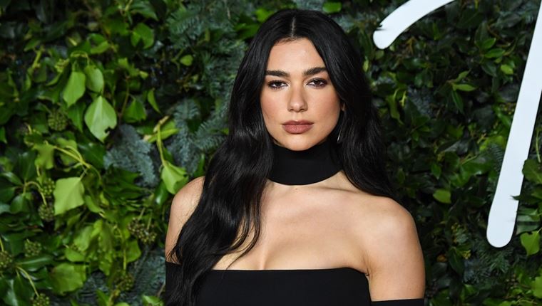 Η Dua Lipa ρίχνει άκυρο στο Μουντιάλ του Κατάρ