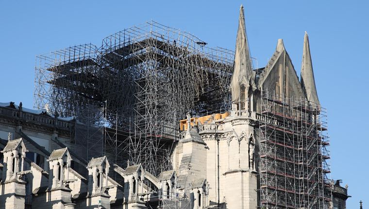 Η Παναγία των Παρισίων θα χτιστεί όπως ήταν πριν καεί