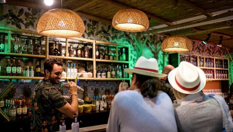 Η μεγάλη γιορτή των μπαρ επιστρέφει στην Αθήνα