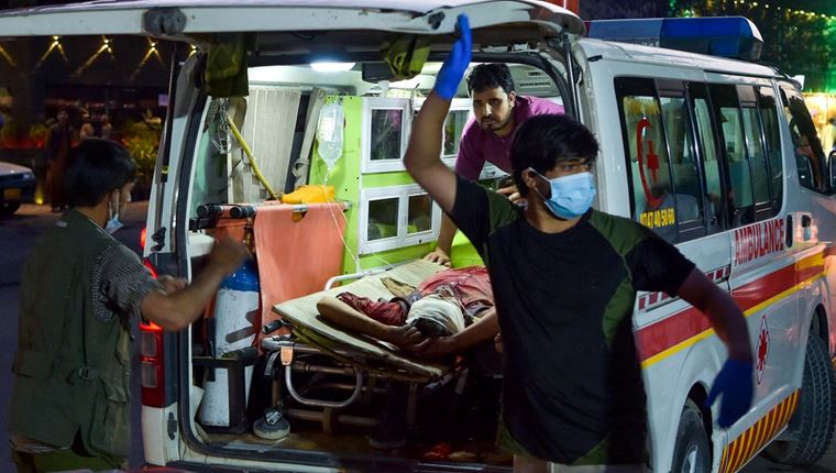 Εκατόμβη νεκρών από την επίθεση του ISIS στο αεροδρόμιο της Καμπούλ