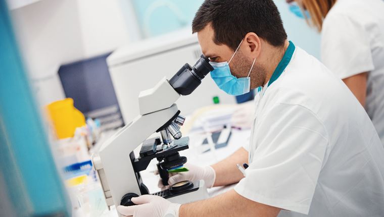 5 ελληνικές κλινικές μελέτες για την COVID-19