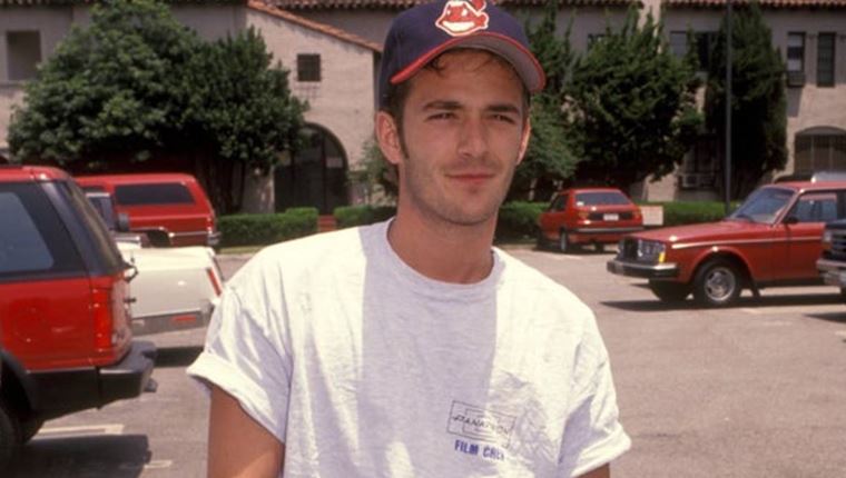 Τα 5 βασικά T-shirts του καλοκαιριού