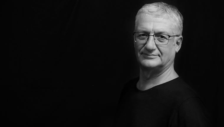 Ο Βαγγέλης Θεοδωρόπουλος όλη του τη ζωή φτιάχνει όνειρα, θέατρο, ομάδες και σχέσεις ζωής