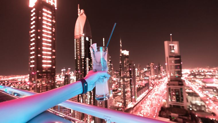 Τι συμβαίνει στα διαστροφικά porta potty πάρτι στο Ντουμπάι