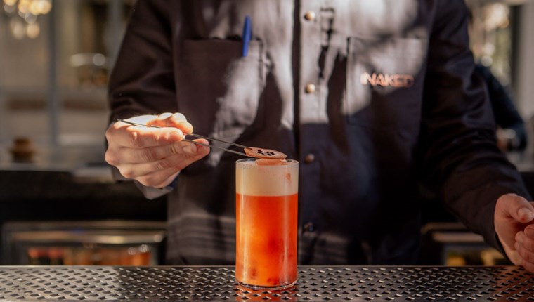 Το Naked Ath. μας ξαναβγάζει στην πλατεία Αγίας Ειρήνης