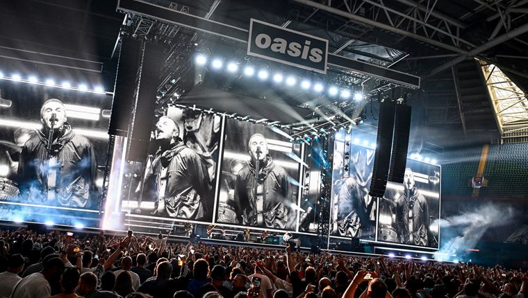 Τι συμβαίνει και μας έχει πιάσει τόση μουσική νοσταλγία;