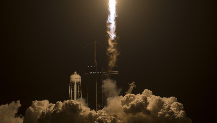 Γιατί η NASA δεν στέλνει ανθρώπους στη Σελήνη μέχρι το 2025