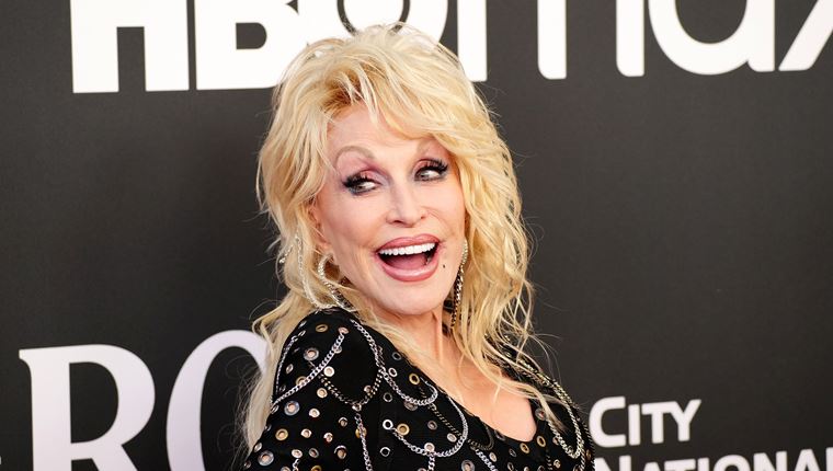 Dolly Parton, τι κάνεις στο TikTok;