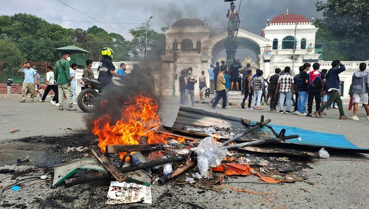 Αιματηρή εξέγερση στο Νεπάλ-τι πυροδότησε τις ταραχές
