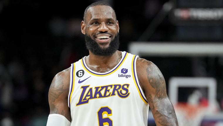 O LeBron James φόρεσε τα αθλητικά παπούτσια που θέλουν όλοι