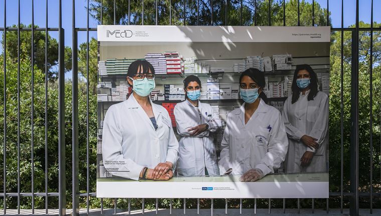 &quot;Παρόντες&quot;: Η καθημερινότητα στην καραντίνα και η επιστροφή στην κανονικότητα μέσα από τον φακό