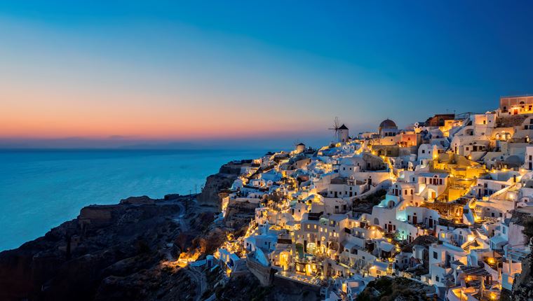 Από τη Μύκονο στη Σαντορίνη