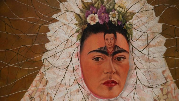 Γιατί ασχολούμαστε ακόμα με τη Frida Kahlo;