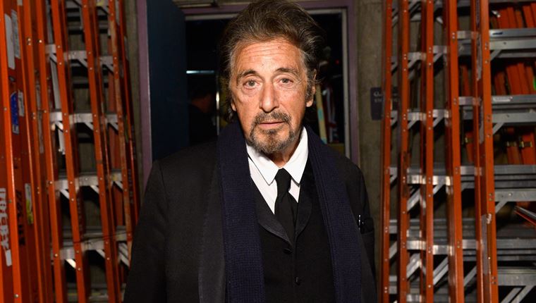 Τα υπερβολικά μακριά παλτό του Al Pacino στα 90s