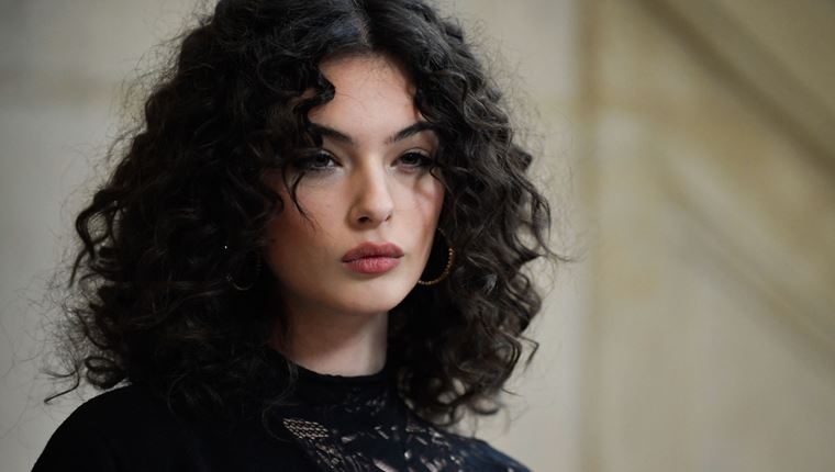 Deva Cassel, στα χνάρια της υπέροχης Monica Bellucci