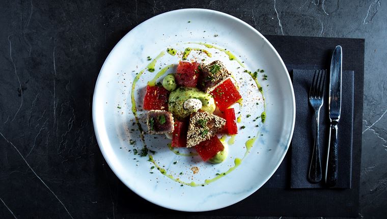 Δεν μπορείς να μη ρίξεις μία ματιά στο Mira Me