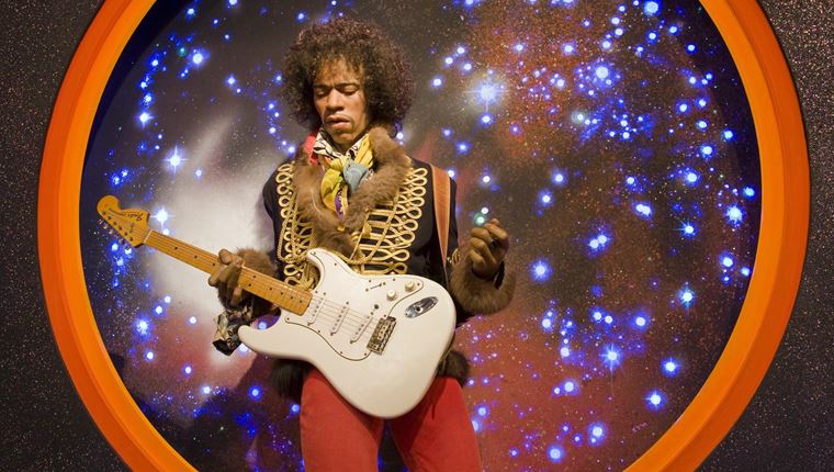 Στο σφυρί κιθάρες των Jimi Hendrix και Bob Marley