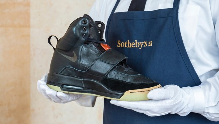 Tα πρώτα Nike Air Yeezy του Kanye West βγαίνουν στο σφυρί