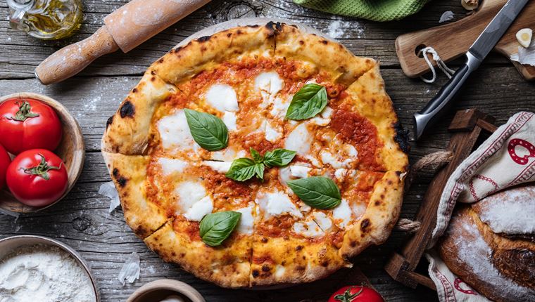 Τόσο καιρό ψήνουμε &#39;λάθος&#39; τις κατεψυγμένες πίτσες