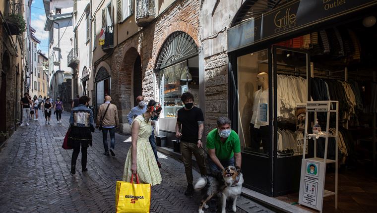 Πού οφείλεται η επιτυχία της Ιταλίας και της Σουηδίας στο δεύτερο κύμα του κορονοϊού