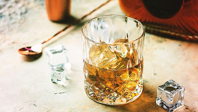 Πώς το ουίσκι κατάφερε να γίνει ο βασιλιάς των ποτών