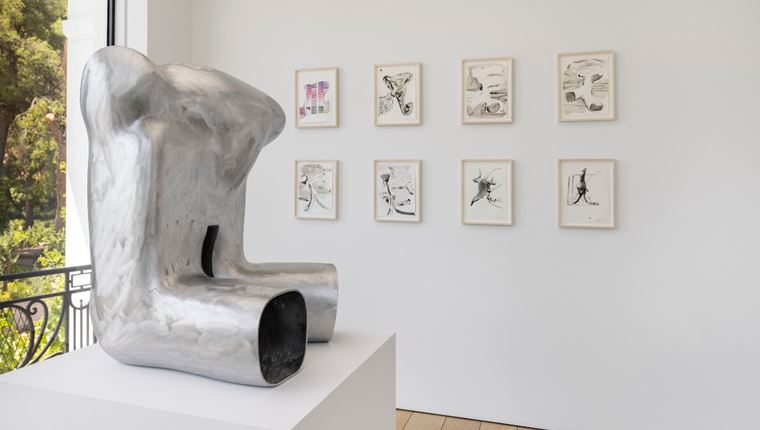 Ο Albert Oehlen κάνει σύγχρονη τέχνη σε χαρτί και έναν αλουμινένιο Ömega Man