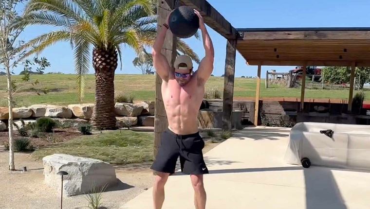 H νέα προπόνηση του Chris Hemsworth ίσως σου ταιριάζει