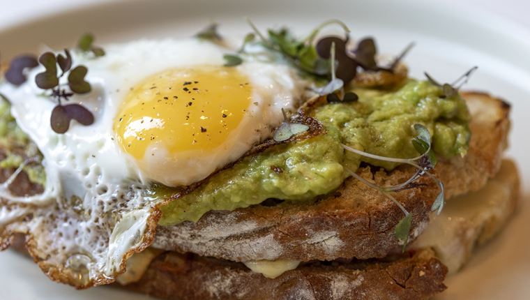 Ένα τοστ αβοκάντο από τον Ηλία Σταυρόπουλο