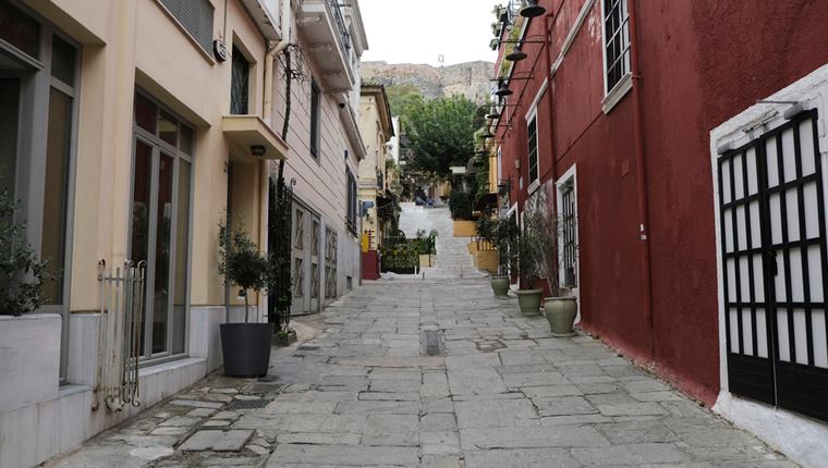 Πόσο κοντά βρισκόμαστε σε απαγόρευση κυκλοφορίας από τις 18.00