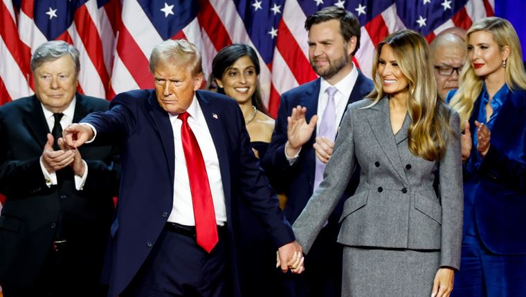 Τι δείχνει η γλώσσα του σώματος της Melania στη νικητήρια ομιλία του Donald Trump