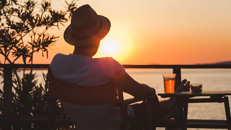 Οι μπύρες στο ηλιοβασίλεμα κάνουν καλό