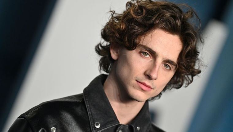 Ο Timothée Chalamet μας υπενθύμισε γιατί λατρεύουμε τα λευκά sneakers